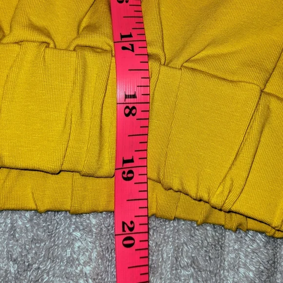 Terea by Andrea Pitter Yellow Short Sleeve Top Elastic Slightly Cropped Sz M NWT - Picture 5 of 9